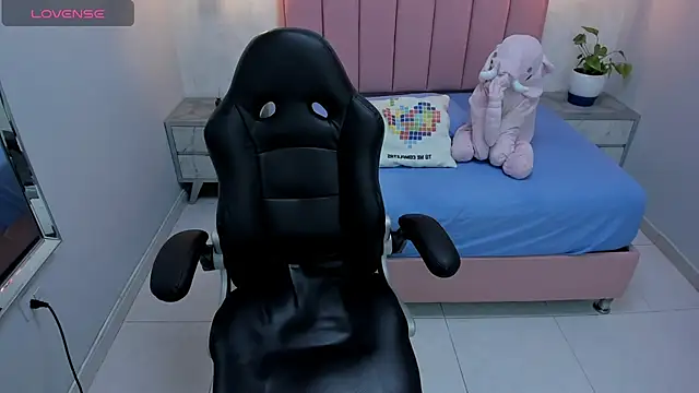 MAILYLOVE1 online show from 11, 2, 2025