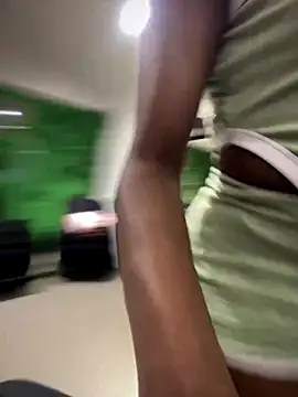 Snapshot of Thyana_LS chatting on 4, 12, 2024 Thyana LS online show from 4, 12, 2024