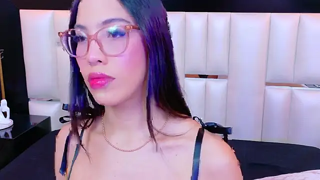 KylieWhite online show from 8, 10, 2025