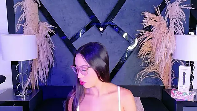 KylieWhite online show from 8, 11, 2025