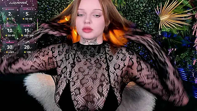 Snapshot of SherriMartinez chatting on 28, 11, 2025 SherriMartinez online show from 28, 11, 2025