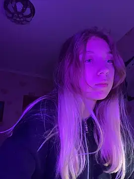 qwolll online show from 10, 12, 2024