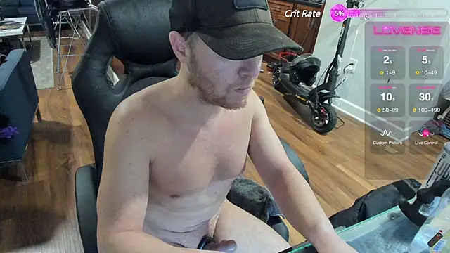 Snapshot of aaron_s_x chatting on 8, 1, 2025 aaron s x online show from 8, 1, 2025