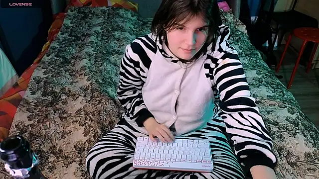 Snapshot of Ruyjin_Choi chatting on 6, 1, 2025 Ruyjin Choi online show from 6, 1, 2025