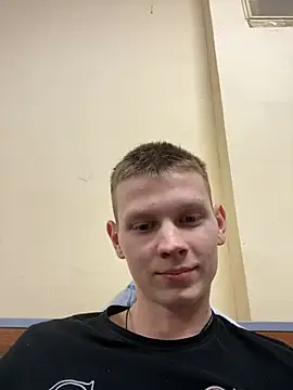 Snapshot of fameboyboo chatting on 4, 1, 2025 fameboyboo online show from 4, 1, 2025