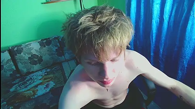 Snapshot of fameboyboo chatting on 2, 11, 2025 fameboyboo online show from 2, 11, 2025