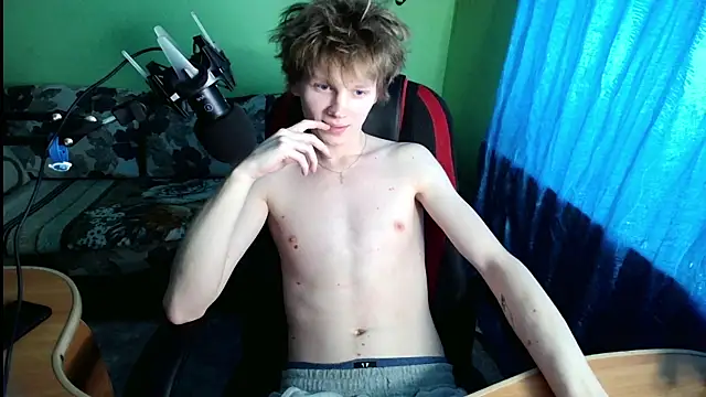 Snapshot of fameboyboo chatting on 28, 11, 2025 fameboyboo online show from 28, 11, 2025