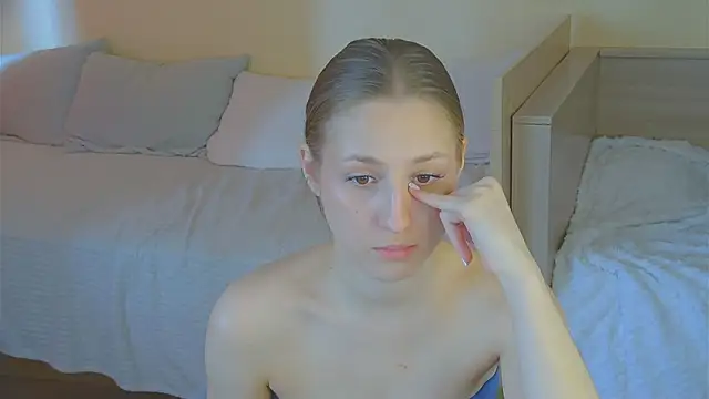 BritneyCruze online show from 18, 4, 2026