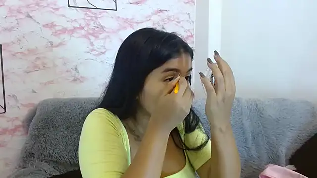 Snapshot of anahi__s chatting on 4, 11, 2025 anahi s online show from 4, 11, 2025