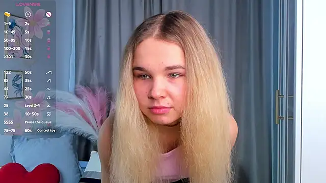 Snapshot of OdetteHarwick chatting on 22, 10, 2025 OdetteHarwick online show from 22, 10, 2025