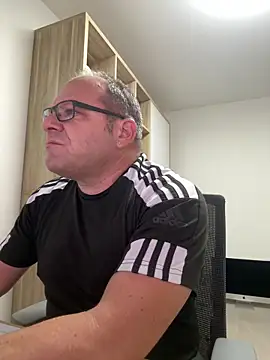 coupleLatinaLovers online show from 8, 10, 2025