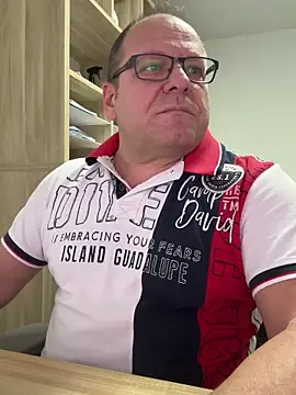 coupleLatinaLovers online show from 4, 12, 2025