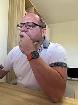 coupleLatinaLovers online show from 26, 5, 2026