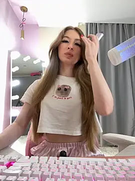 Snapshot of your_girl_next_door chatting on 8, 10, 2025 your girl next door online show from 8, 10, 2025