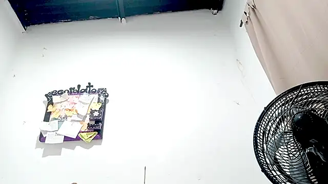 PetiteIvoryQueen19 online show from 18, 10, 2025