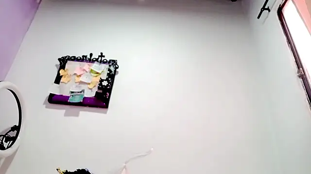 Snapshot of PetiteIvoryQueen19 chatting on 6, 2, 2026 PetiteIvoryQueen19 online show from 6, 2, 2026