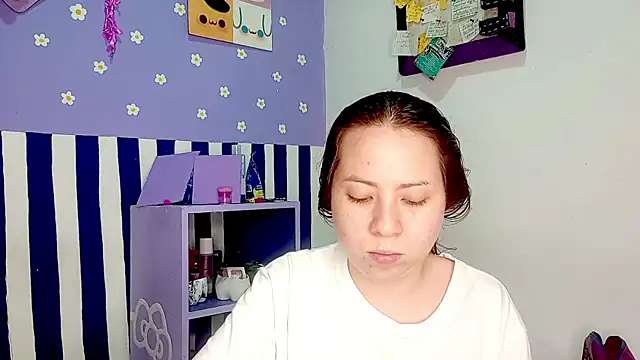 PetiteIvoryQueen19 online show from 3, 6, 2026
