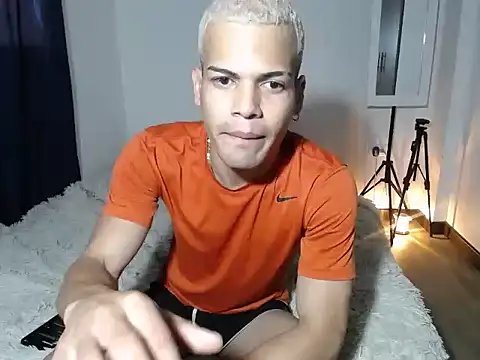 Snapshot of SWEET_MIGUEL chatting on 28, 10, 2025 SWEET MIGUEL online show from 28, 10, 2025