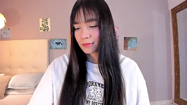 Snapshot of Maia_W10 chatting on 13, 5, 2026 Maia W10 online show from 13, 5, 2026