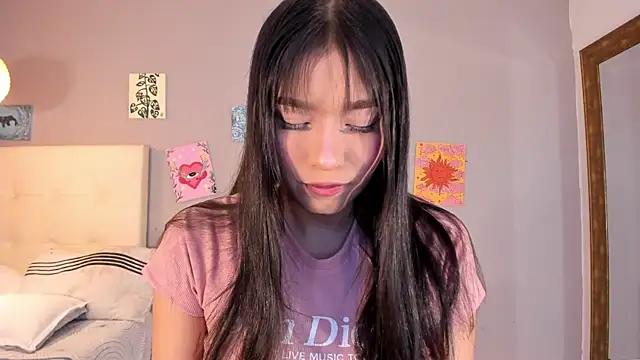 Snapshot of Maia_W10 chatting on 4, 7, 2026 Maia W10 online show from 4, 7, 2026