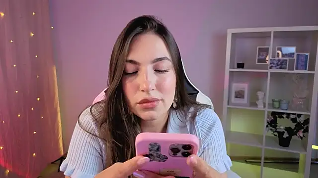 Snapshot of MelissaLovvv chatting on 20, 6, 2026 MelissaLovvv online show from 20, 6, 2026