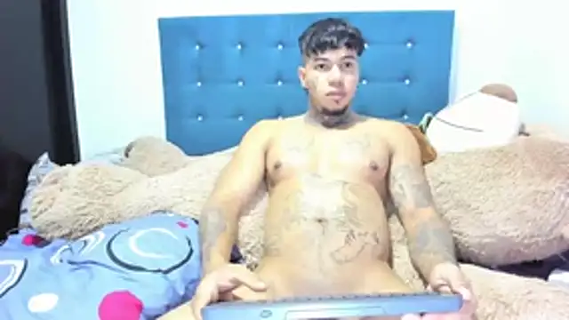 Snapshot of daamonxxx19 chatting on 26, 11, 2025 daamonxxx19 online show from 26, 11, 2025