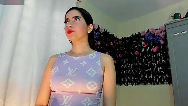 sweetieandjuicyy online show from 17, 4, 2026