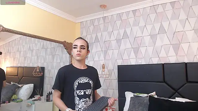 JustinePerry online show from 19, 2, 2025