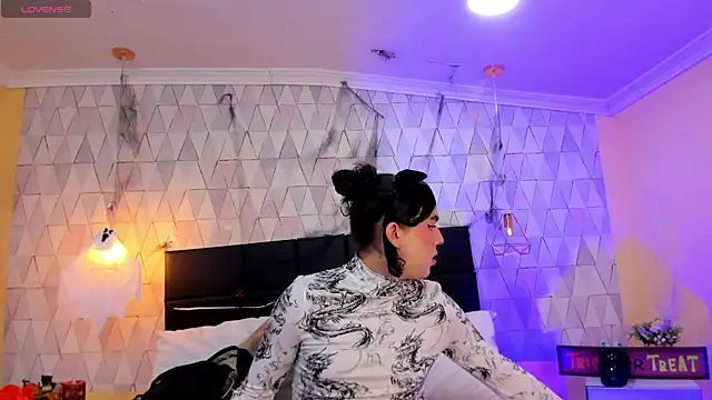 JustinePerry online show from 25, 10, 2025