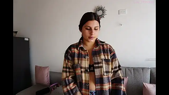 Snapshot of Luu_Princess chatting on 4, 1, 2025 Luu Princess online show from 4, 1, 2025