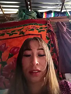 Snapshot of samy-blonde chatting on 7, 2, 2025 samy-blonde online show from 7, 2, 2025