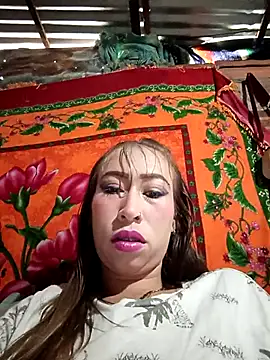 Snapshot of samy-blonde chatting on 17, 10, 2025 samy-blonde online show from 17, 10, 2025