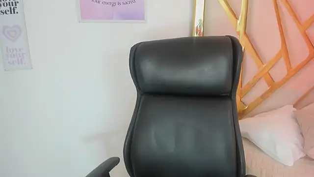 LanaJones  online show from 4, 6, 2026