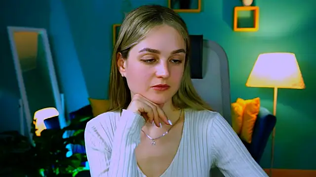 DeboraLarson online show from 9, 3, 2025