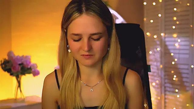 DeboraLarson online show from 13, 10, 2025