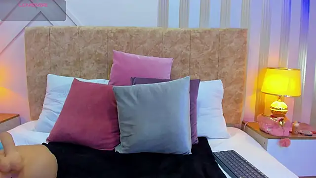 ashley  foxx  online show from 23, 1, 2025