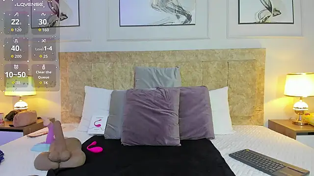 ashley  foxx  online show from 5, 11, 2025