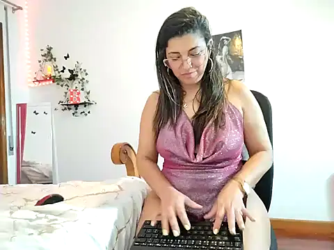 Julie Boronat26 online show from 10, 1, 2025