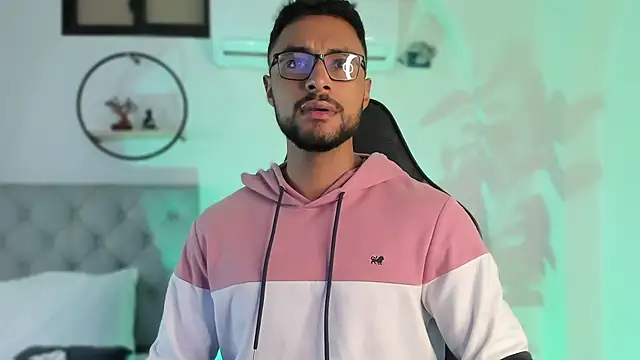 LiamGarcia1 online show from 16, 12, 2024