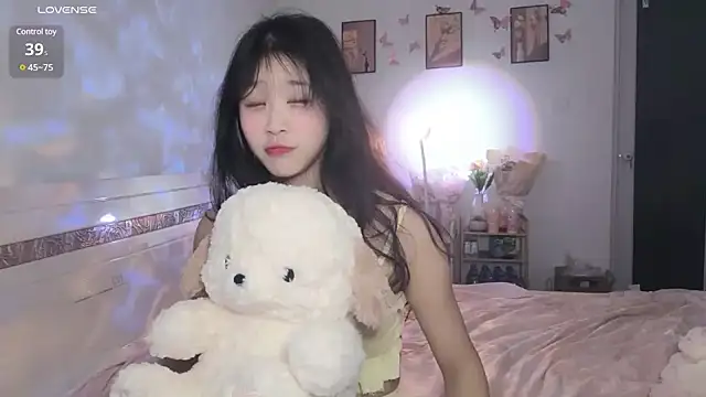 Snapshot of Luminous163 chatting on 2, 1, 2025 Luminous163 online show from 2, 1, 2025