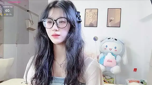 Snapshot of Luminous163 chatting on 12, 9, 2025 Luminous163 online show from 12, 9, 2025