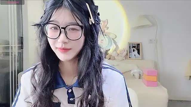 Snapshot of Luminous163 chatting on 11, 10, 2025 Luminous163 online show from 11, 10, 2025