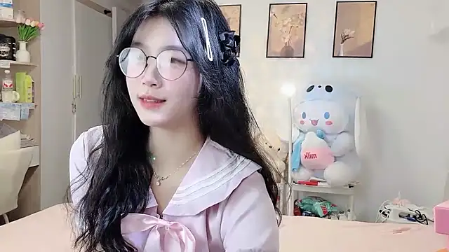 Snapshot of Luminous163 chatting on 2, 11, 2025 Luminous163 online show from 2, 11, 2025