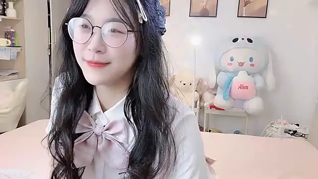 Snapshot of Luminous163 chatting on 6, 11, 2025 Luminous163 online show from 6, 11, 2025