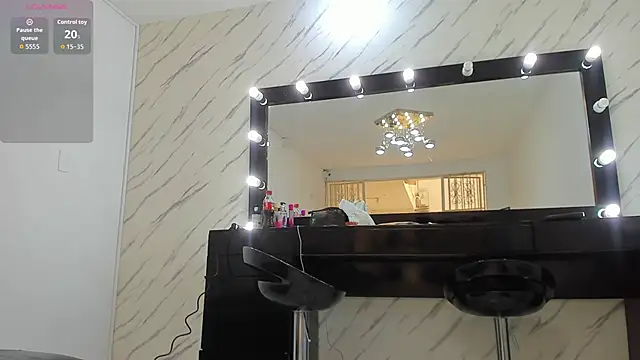 ElisabethMassey online show from 17, 12, 2025