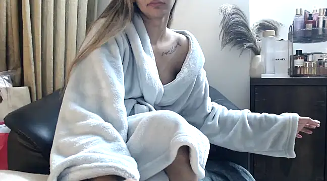 Snapshot of trippy_tina chatting on 23, 12, 2024 trippy tina online show from 23, 12, 2024