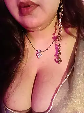 Snapshot of Suhanakhan00 chatting on 7, 8, 2026 Suhanakhan00 online show from 7, 8, 2026