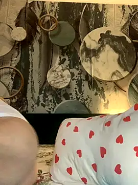 Laura Millf online show from 4, 12, 2025