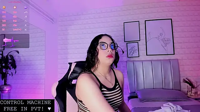 Snapshot of Lizzie-Evans chatting on 2, 6, 2026 Lizzie-Evans online show from 2, 6, 2026