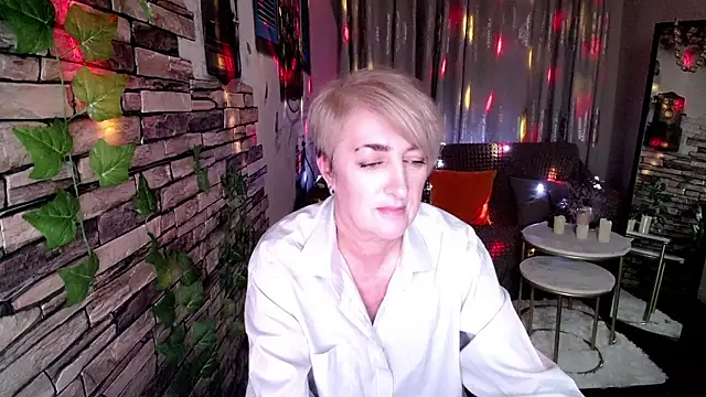 Hot Girl87 online show from 2, 12, 2024